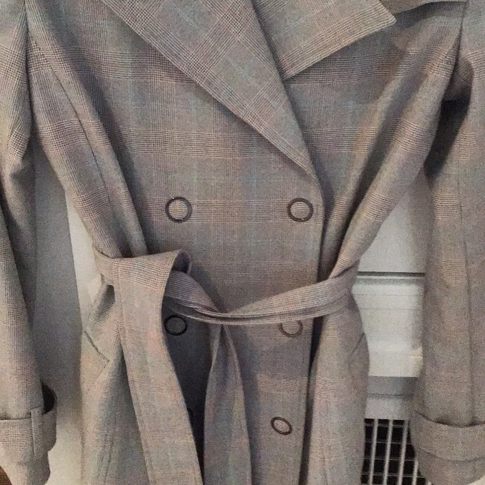 ClAssic nwot beautiful tahari trench